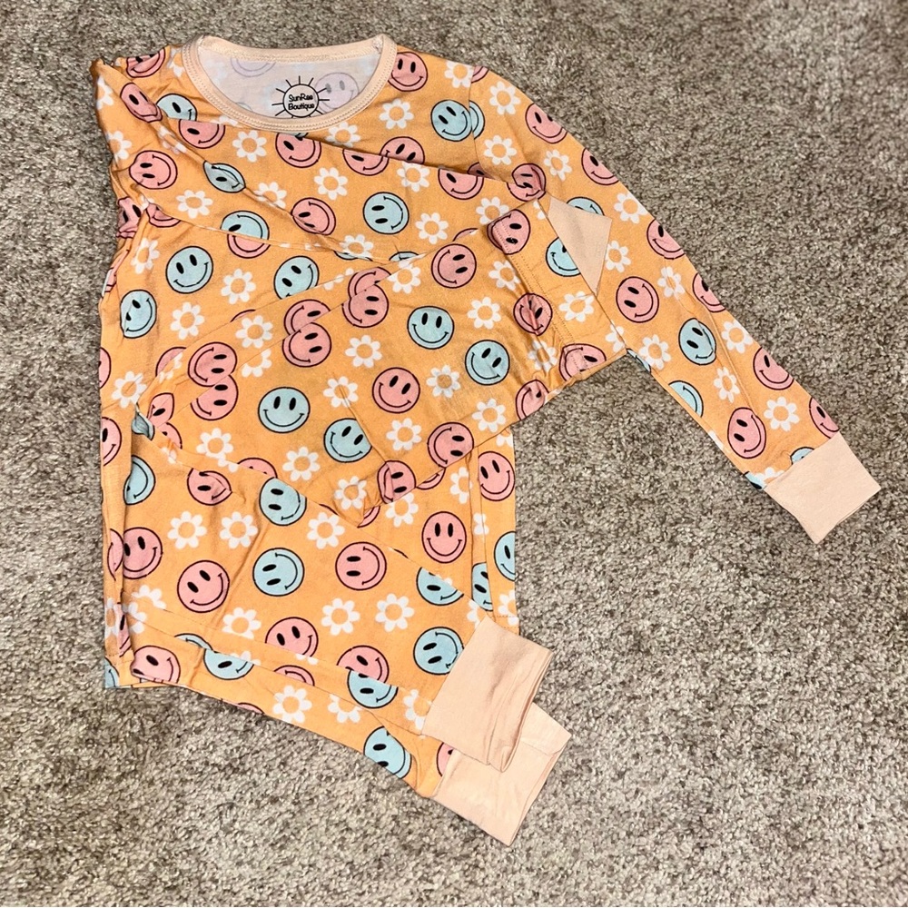 2 piece bamboo pajama set - smiley daisy